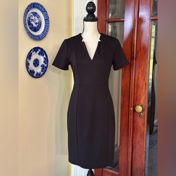 TAHARI | Black Knee-Length Dress with Notched V-Neck, Size 4 - Picture 1 of 10